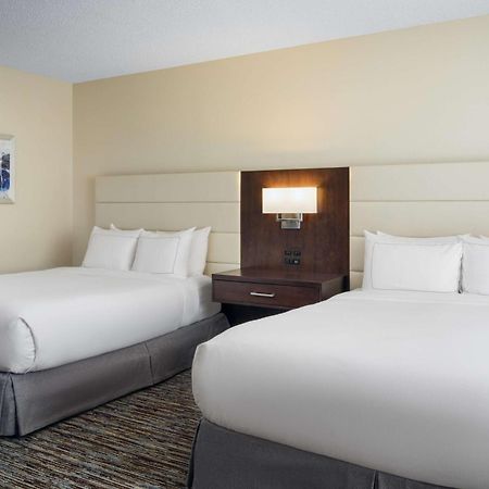 Doubletree By Hilton Greensboro Extérieur photo