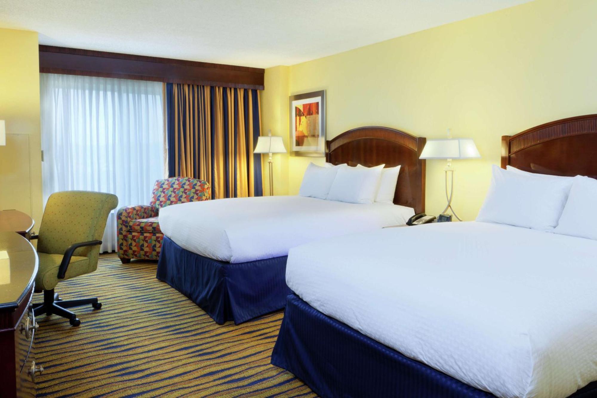 Doubletree By Hilton Greensboro Extérieur photo