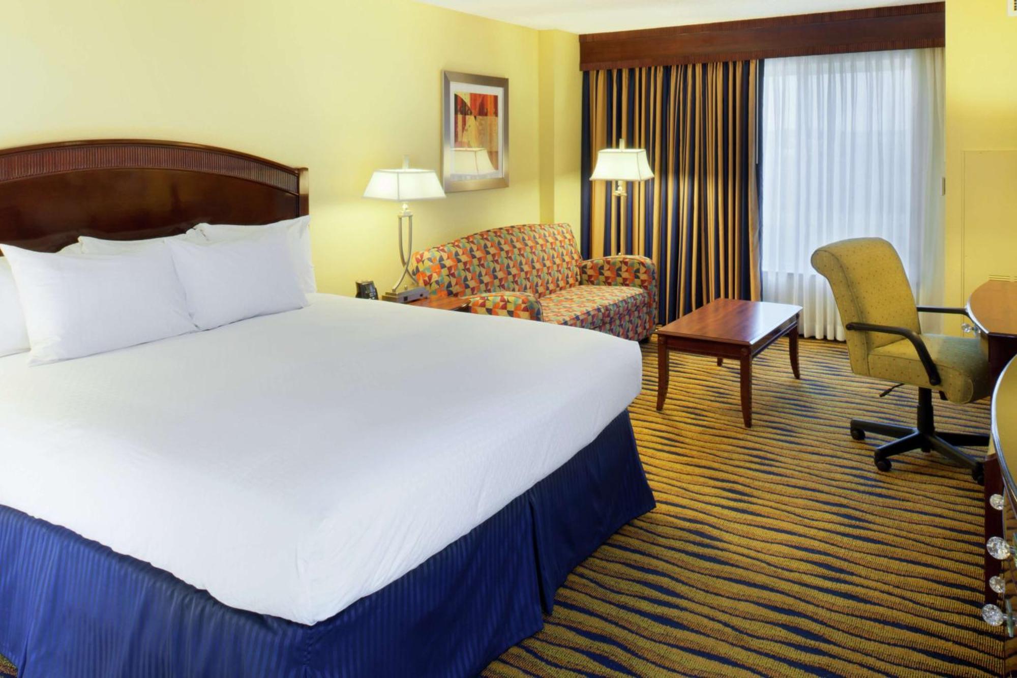 Doubletree By Hilton Greensboro Extérieur photo