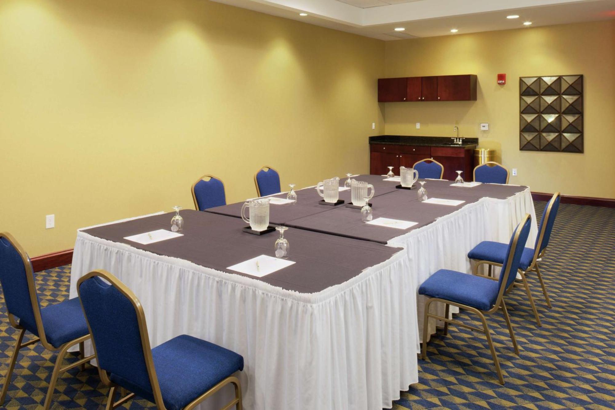 Doubletree By Hilton Greensboro Extérieur photo