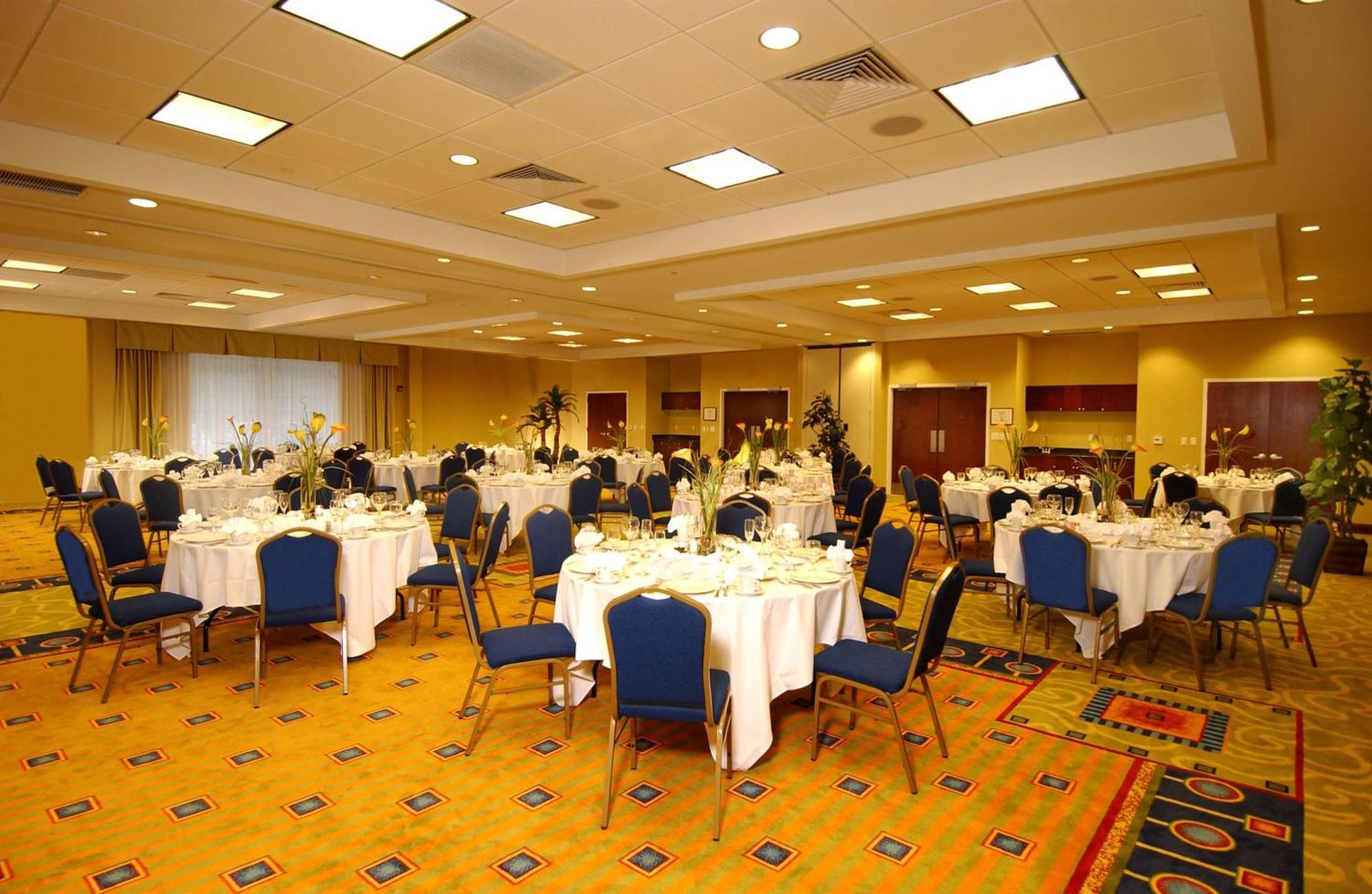 Doubletree By Hilton Greensboro Extérieur photo