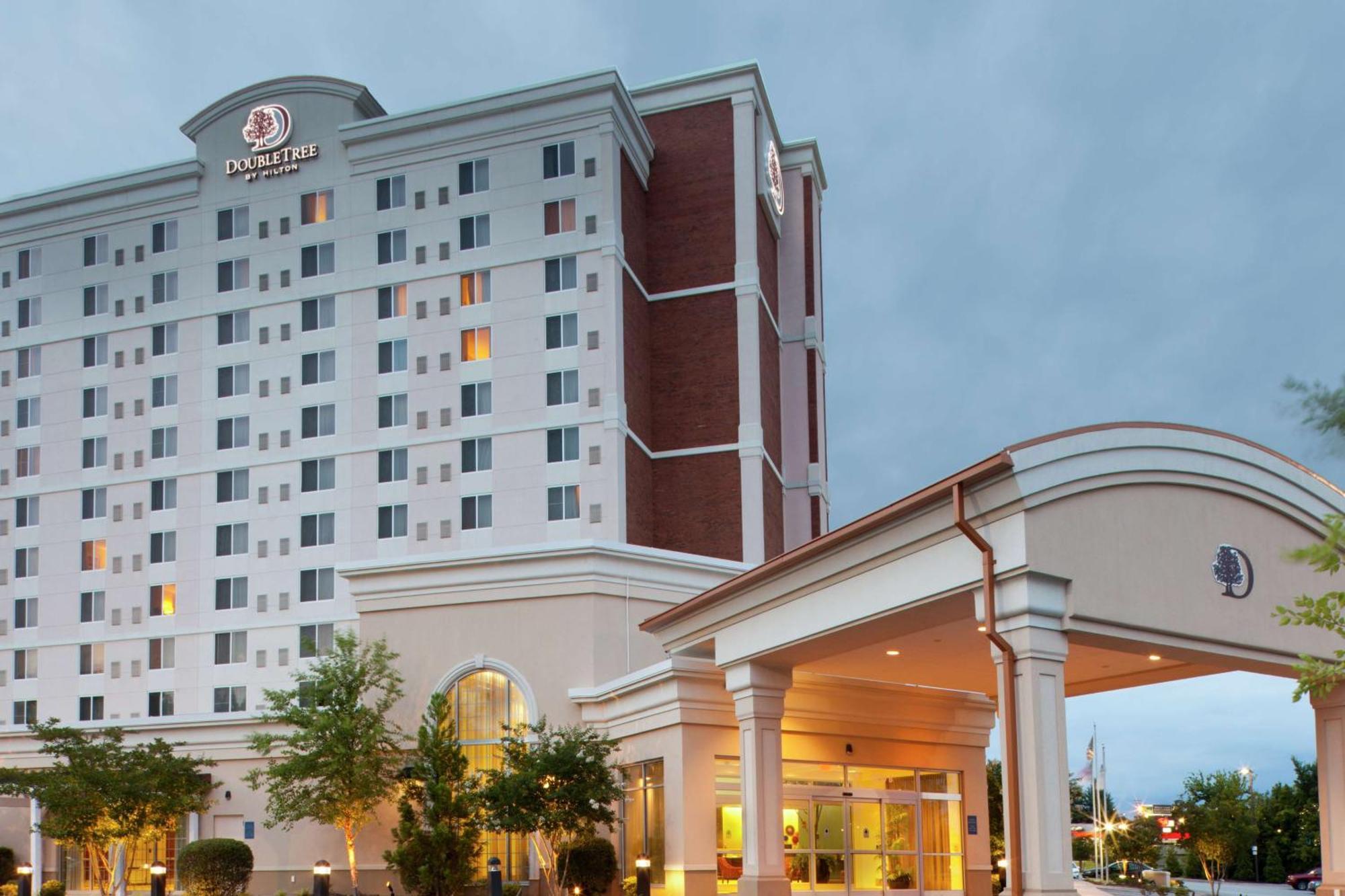 Doubletree By Hilton Greensboro Extérieur photo