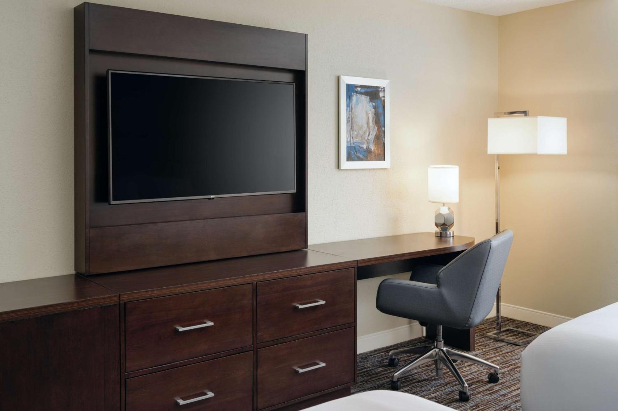 Doubletree By Hilton Greensboro Extérieur photo