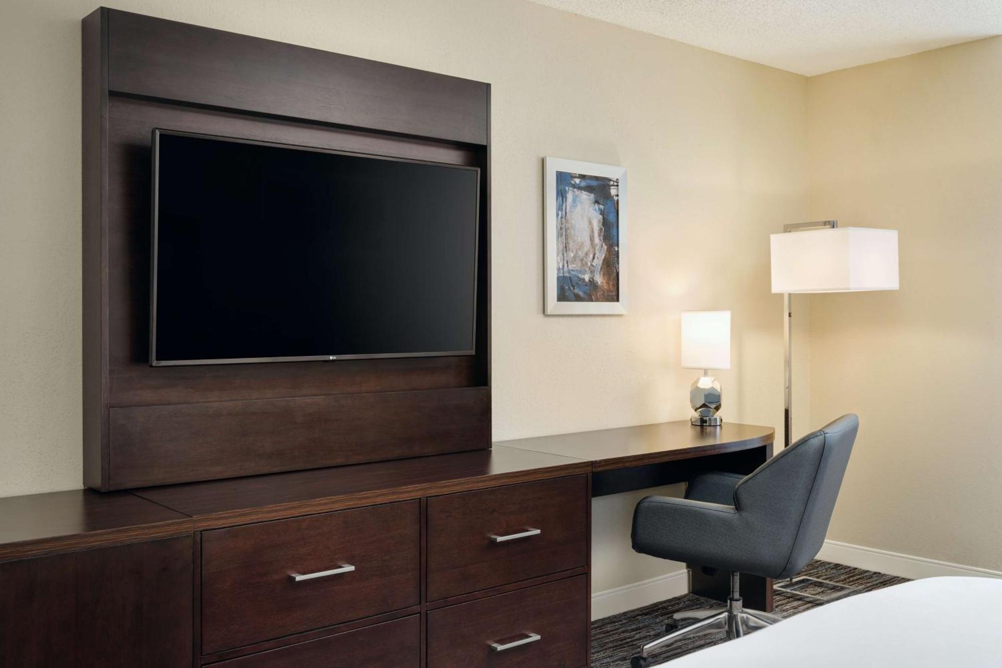 Doubletree By Hilton Greensboro Extérieur photo