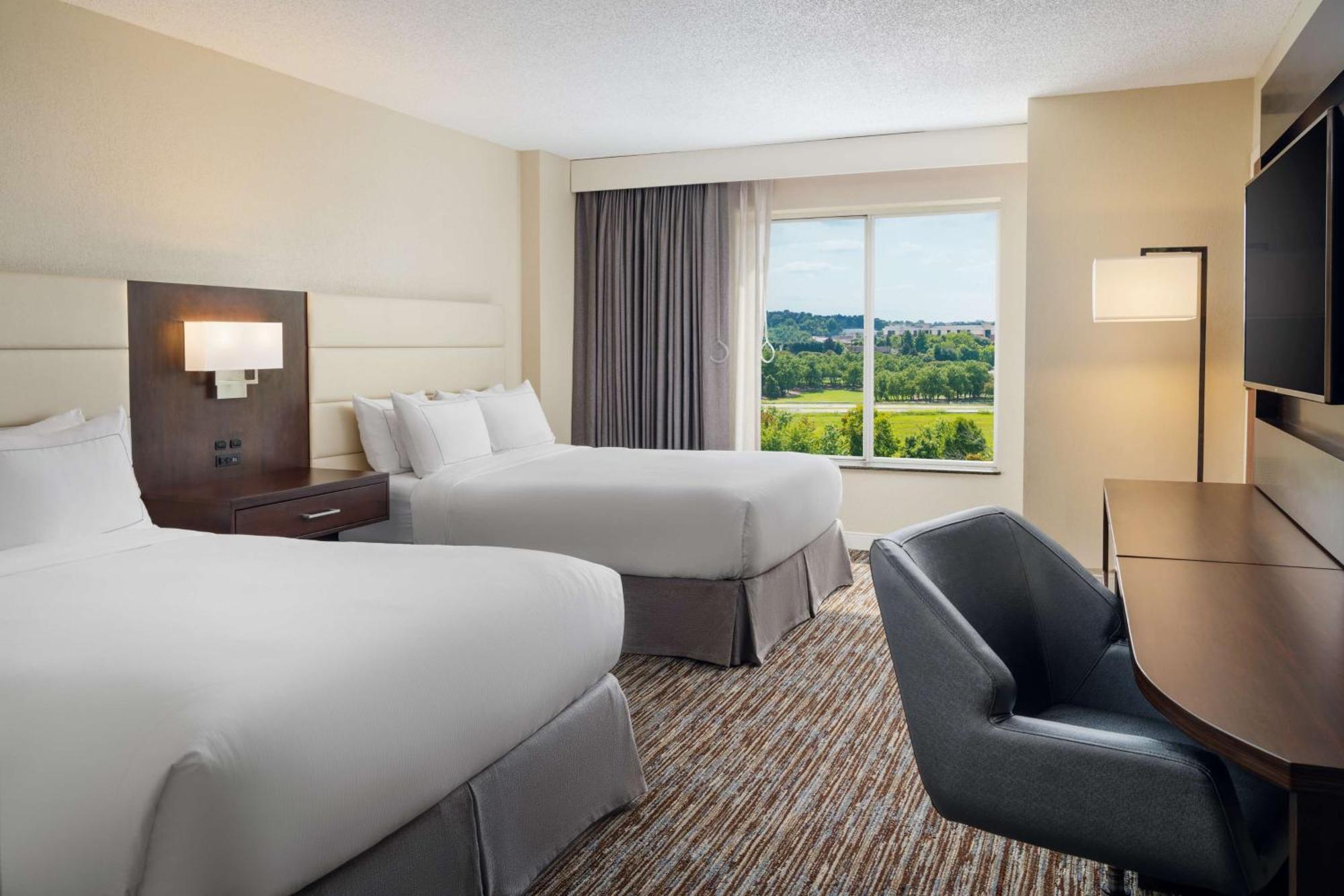 Doubletree By Hilton Greensboro Extérieur photo