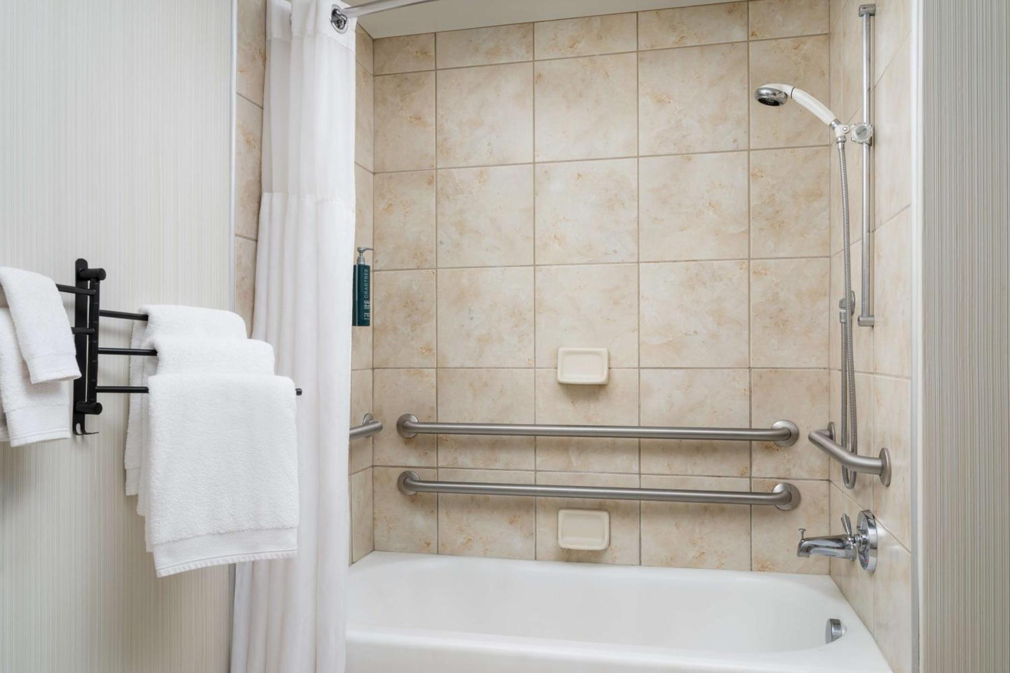 Doubletree By Hilton Greensboro Extérieur photo