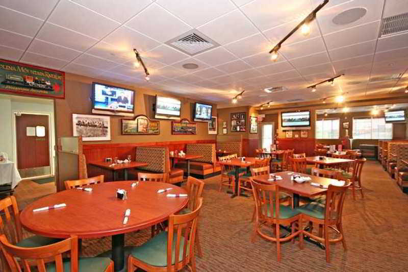 Doubletree By Hilton Greensboro Extérieur photo